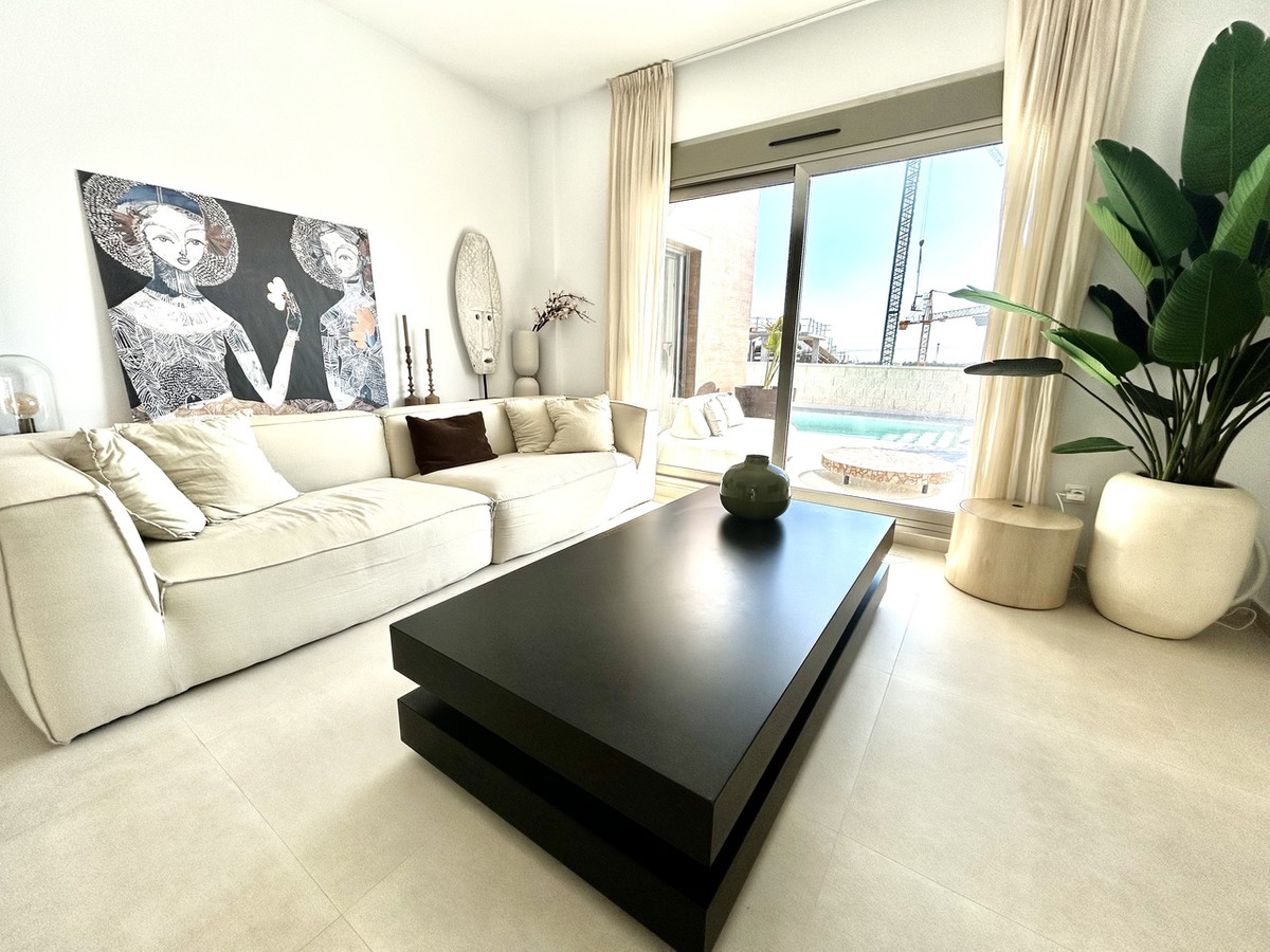 For sale - 4 Bedroom 3 Bathroom House - Detached Villa in San Miguel de Salinas - San Miguel de Salinas Centro  - Alicante