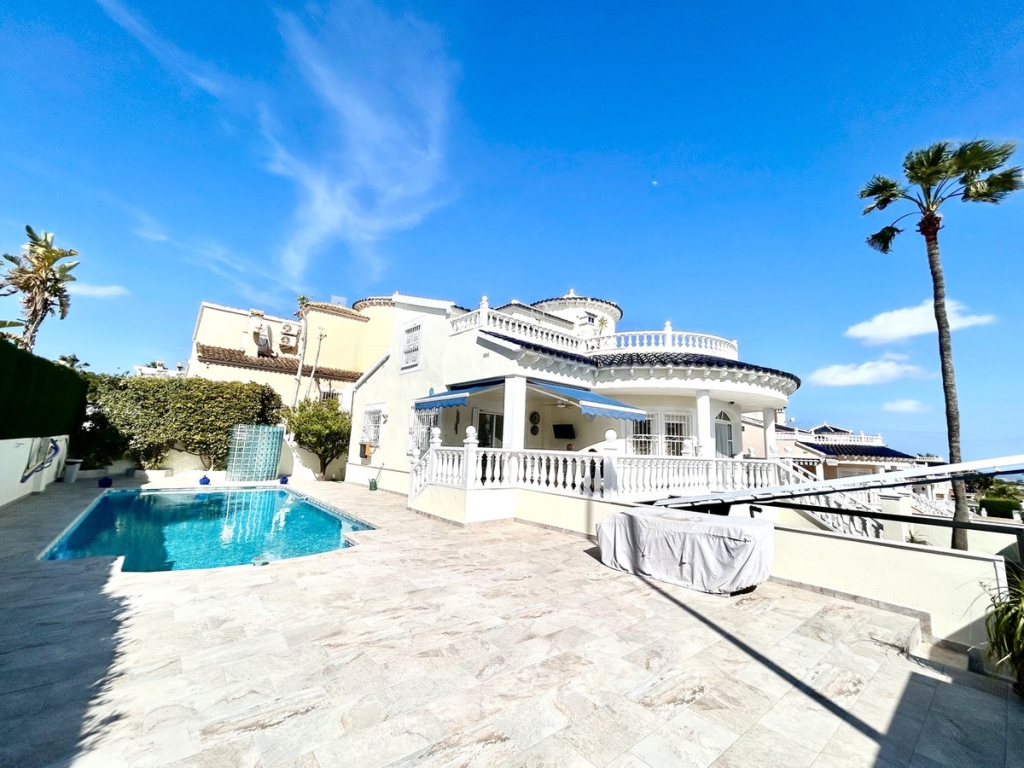 4 Bedroom 3 Bathroom House - Detached Villa in Pilar de la Horadada