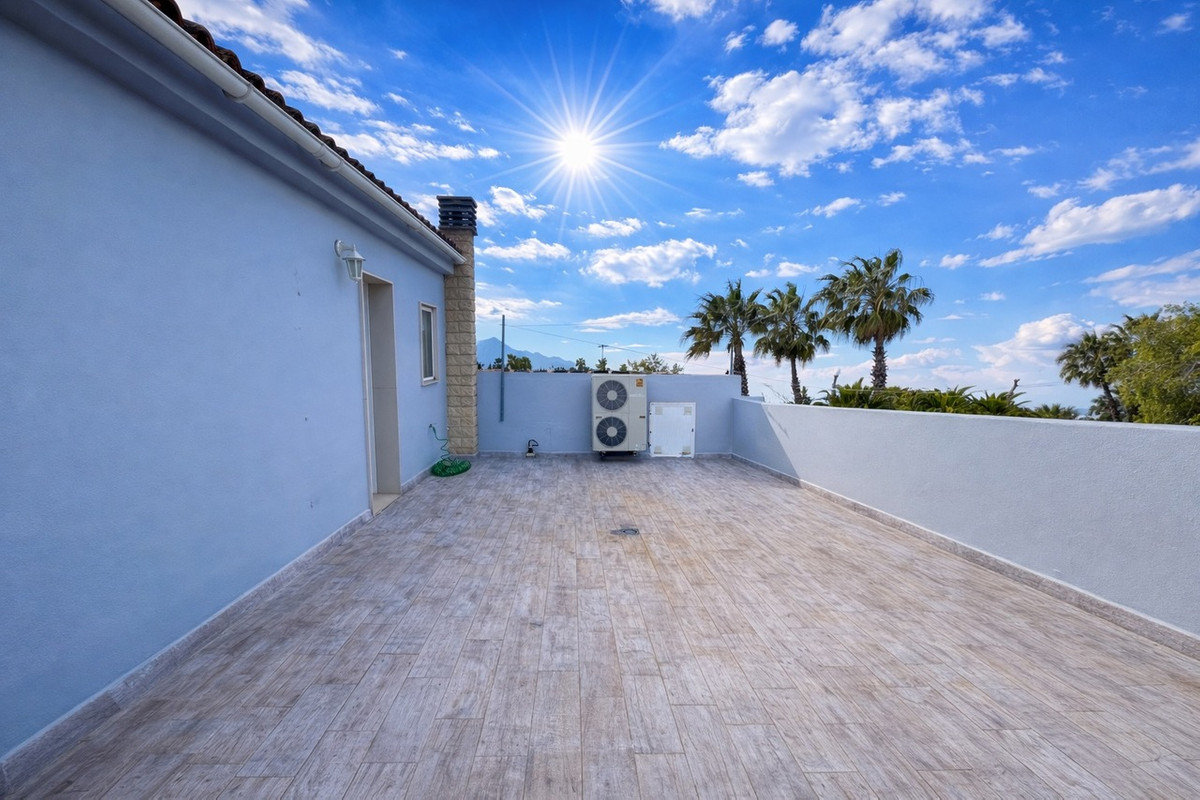 For sale - 4 Bedroom 4 Bathroom House - Detached Villa in Catral - Catral Centro  - Alicante