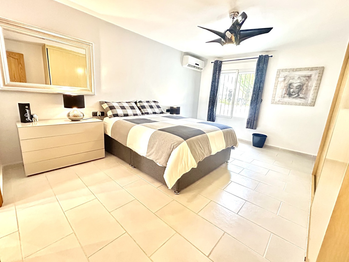 For sale - 4 Bedroom 4 Bathroom House - Detached Villa in Catral - Catral Centro  - Alicante