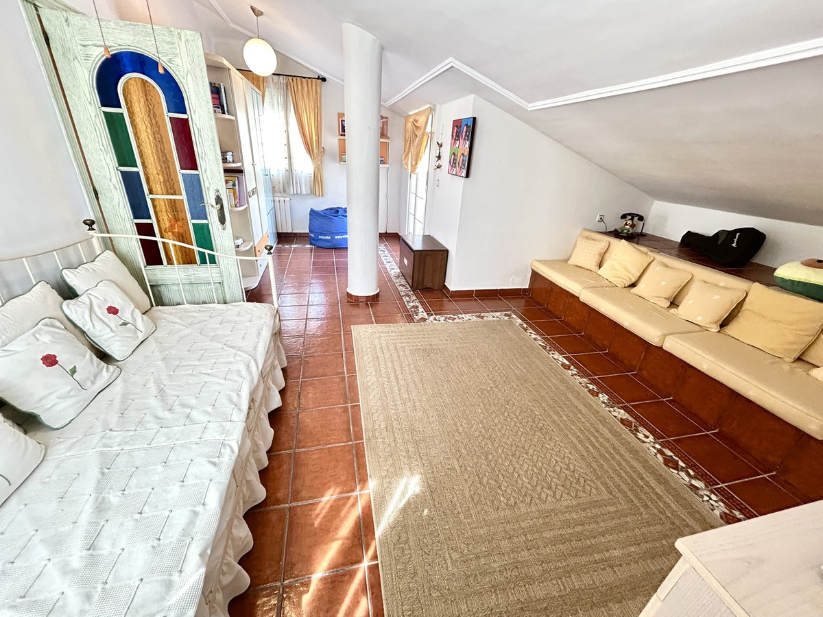 For sale - 6 Bedroom 5 Bathroom House - Detached Villa in Torrevieja - La Mata  - Alicante
