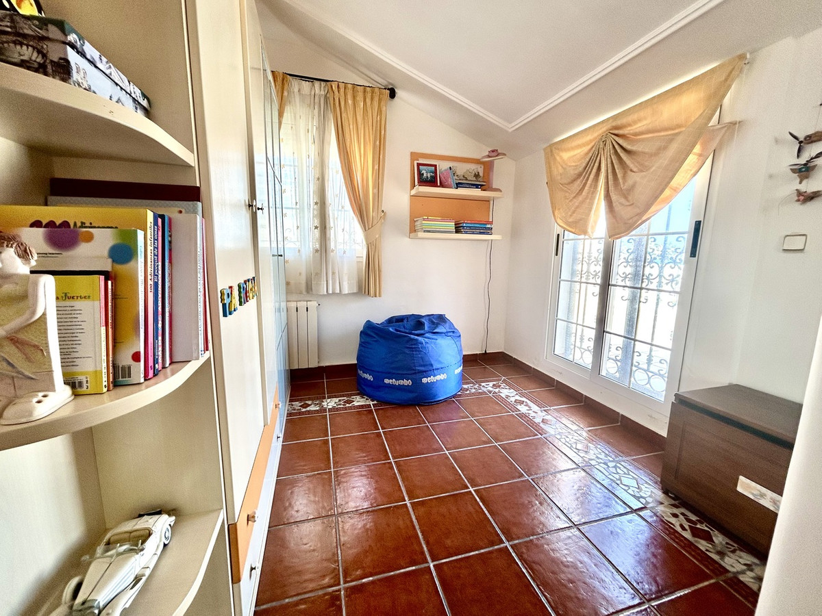 For sale - 6 Bedroom 5 Bathroom House - Detached Villa in Torrevieja - La Mata  - Alicante