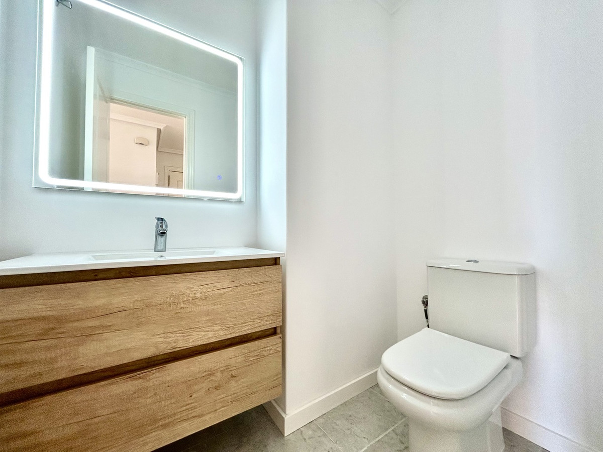 For sale - 2 Bedroom 2 Bathroom Ground Floor Apartment in Villamartin  - Villamartin  - Alicante
