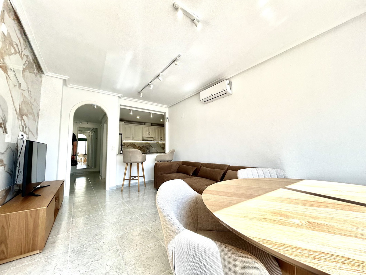 For sale - 2 Bedroom 2 Bathroom Ground Floor Apartment in Villamartin  - Villamartin  - Alicante