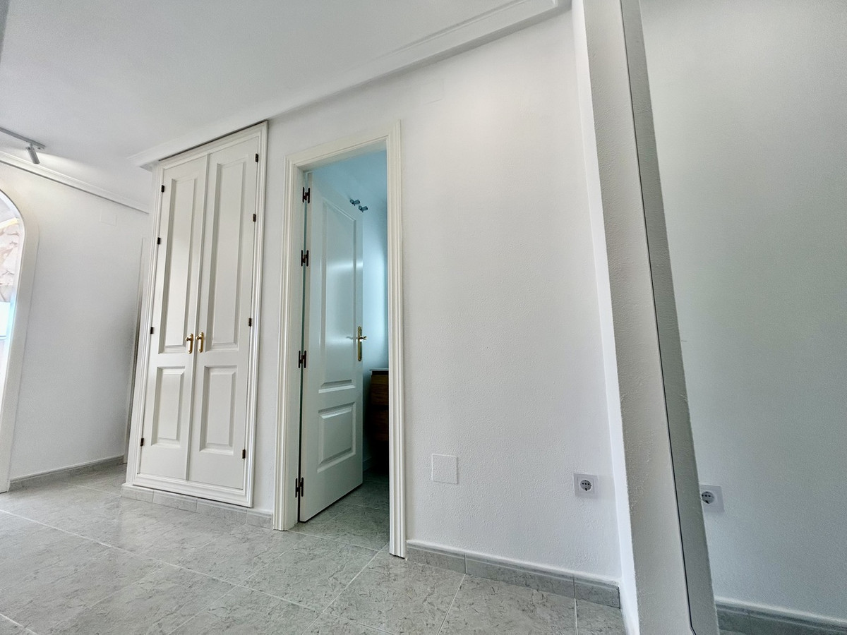 For sale - 2 Bedroom 2 Bathroom Ground Floor Apartment in Villamartin  - Villamartin  - Alicante