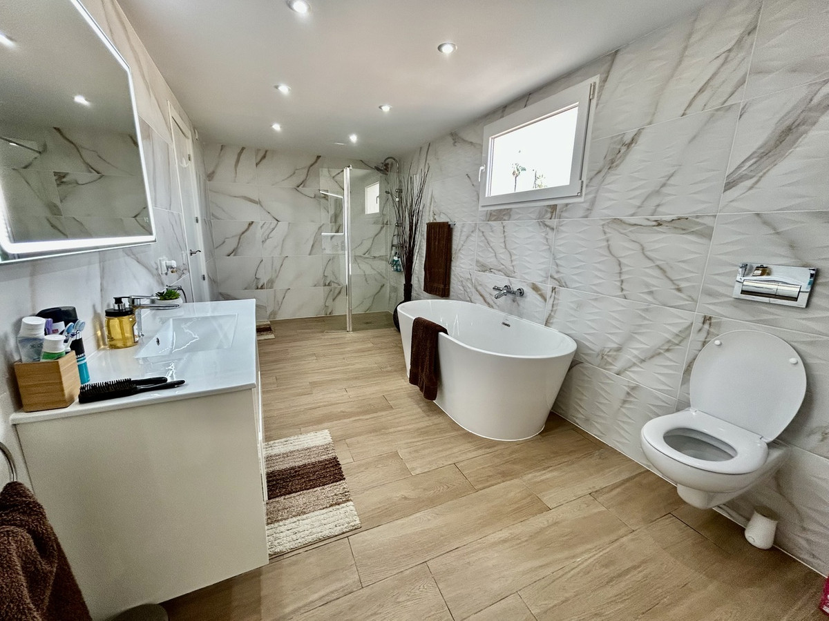 For sale - 6 Bedroom 4 Bathroom House - Detached Villa in Orihuela - Cabo Roig  - Alicante