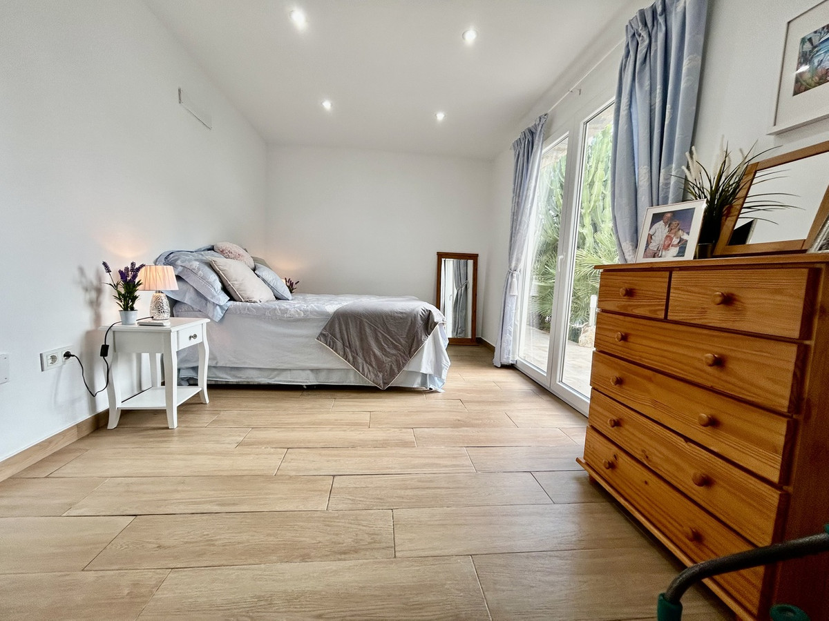 For sale - 6 Bedroom 4 Bathroom House - Detached Villa in Orihuela - Cabo Roig  - Alicante