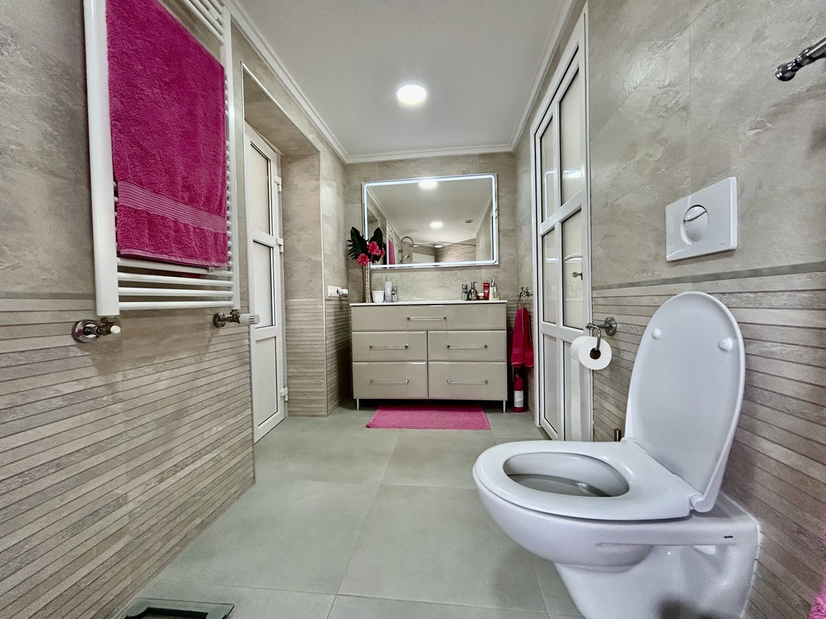 For sale - 6 Bedroom 4 Bathroom House - Detached Villa in Orihuela - Cabo Roig  - Alicante