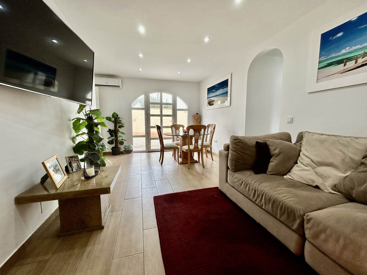 For sale - 6 Bedroom 4 Bathroom House - Detached Villa in Orihuela - Cabo Roig  - Alicante