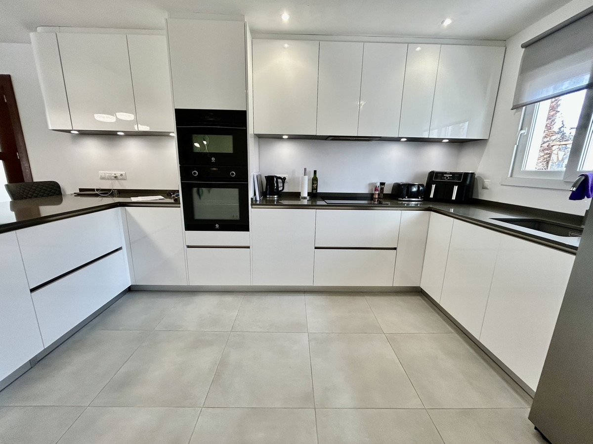 For sale - 6 Bedroom 4 Bathroom House - Detached Villa in Orihuela - Cabo Roig  - Alicante