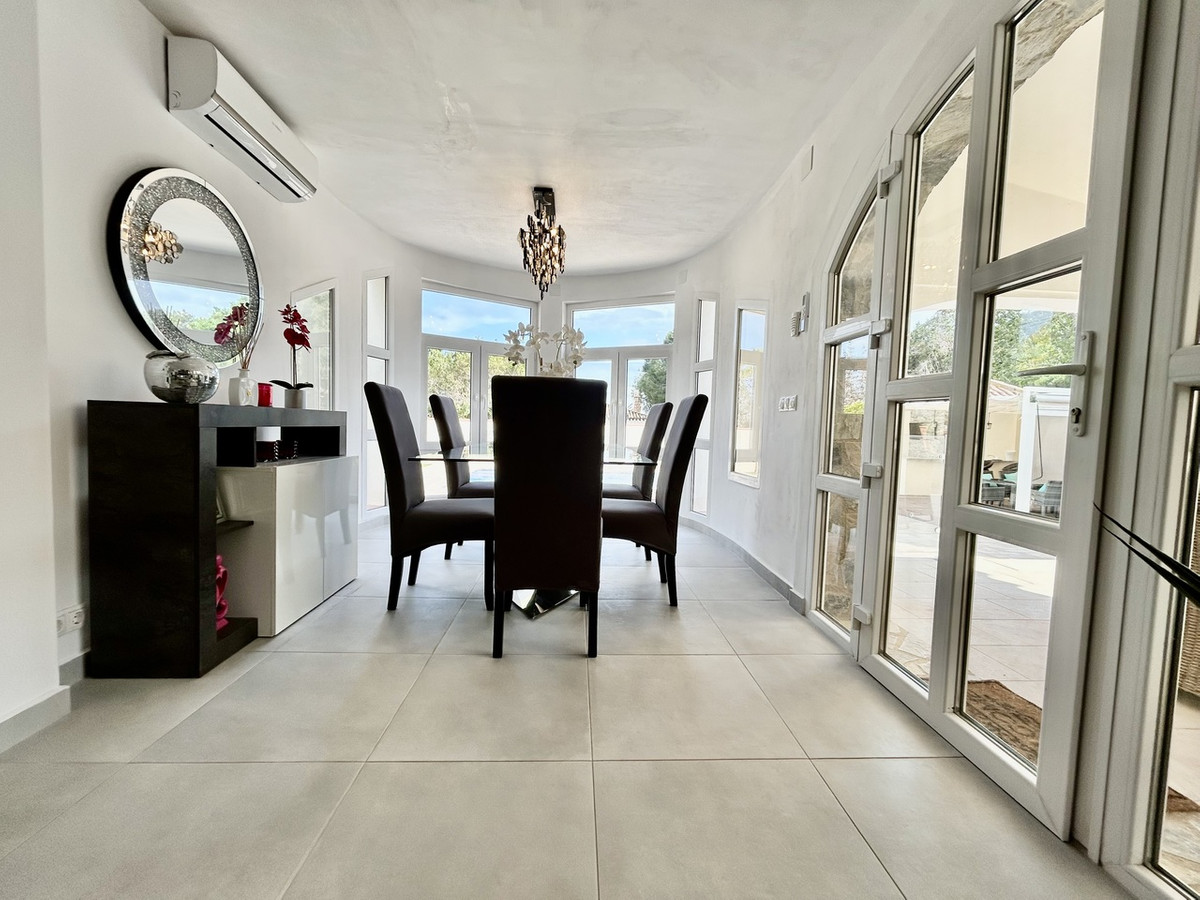 For sale - 6 Bedroom 4 Bathroom House - Detached Villa in Orihuela - Cabo Roig  - Alicante