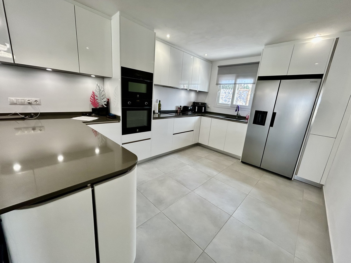 For sale - 6 Bedroom 4 Bathroom House - Detached Villa in Orihuela - Cabo Roig  - Alicante