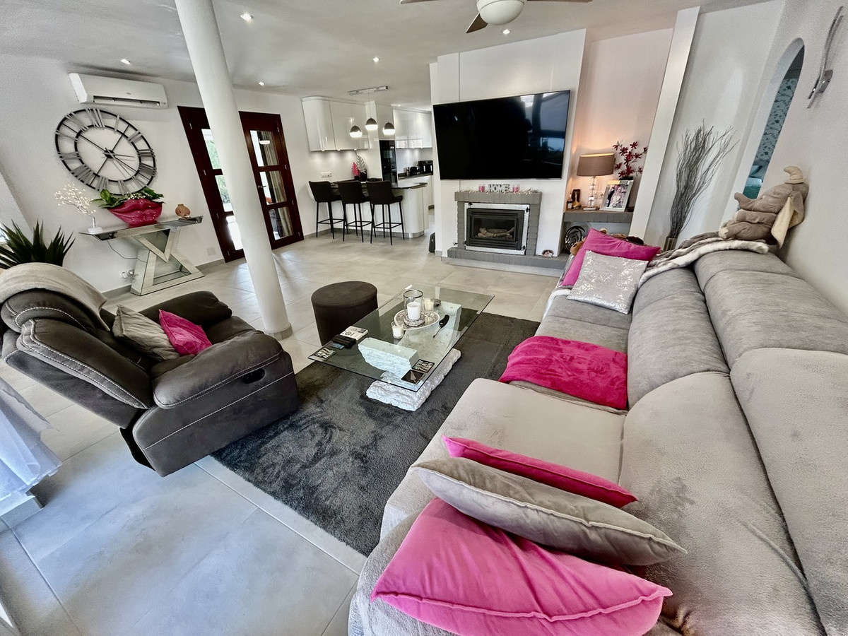 For sale - 6 Bedroom 4 Bathroom House - Detached Villa in Orihuela - Cabo Roig  - Alicante