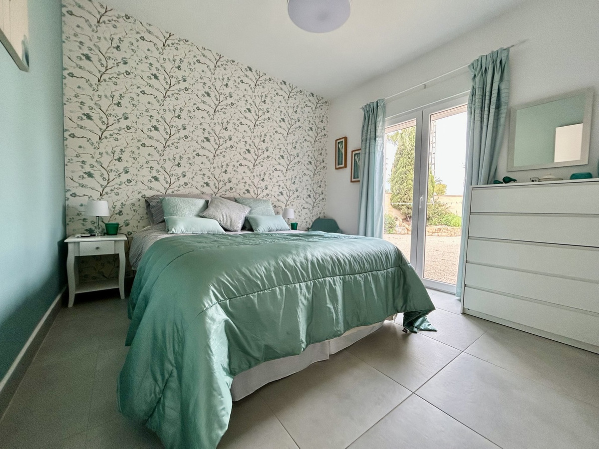 For sale - 6 Bedroom 4 Bathroom House - Detached Villa in Orihuela - Cabo Roig  - Alicante