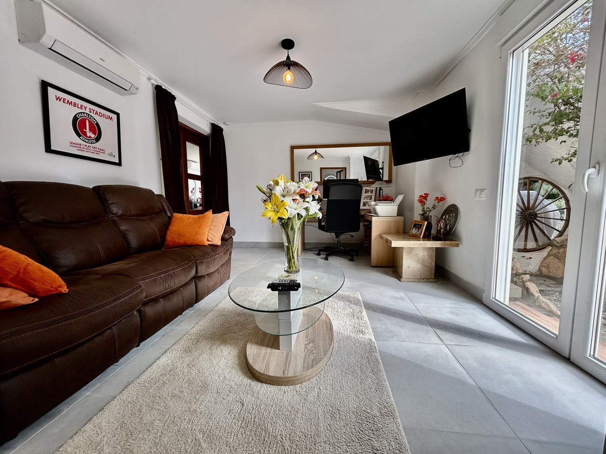 For sale - 6 Bedroom 4 Bathroom House - Detached Villa in Orihuela - Cabo Roig  - Alicante