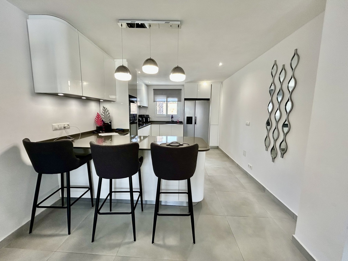 For sale - 6 Bedroom 4 Bathroom House - Detached Villa in Orihuela - Cabo Roig  - Alicante