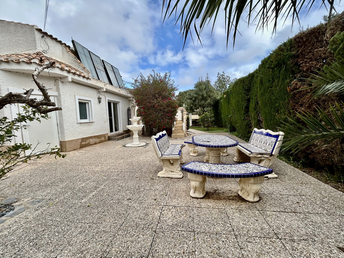 For sale - 6 Bedroom 4 Bathroom House - Detached Villa in Orihuela - Cabo Roig  - Alicante