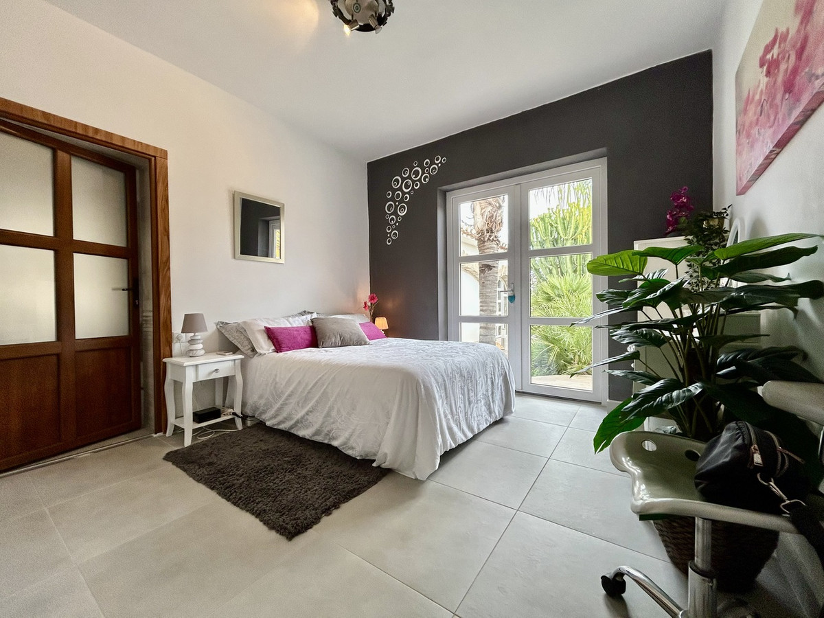 For sale - 6 Bedroom 4 Bathroom House - Detached Villa in Orihuela - Cabo Roig  - Alicante