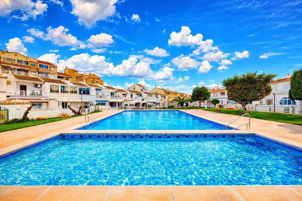 For sale - 3 Bedroom 2 Bathroom House - Townhouse in Torrevieja - Torrevieja Centro  - Alicante