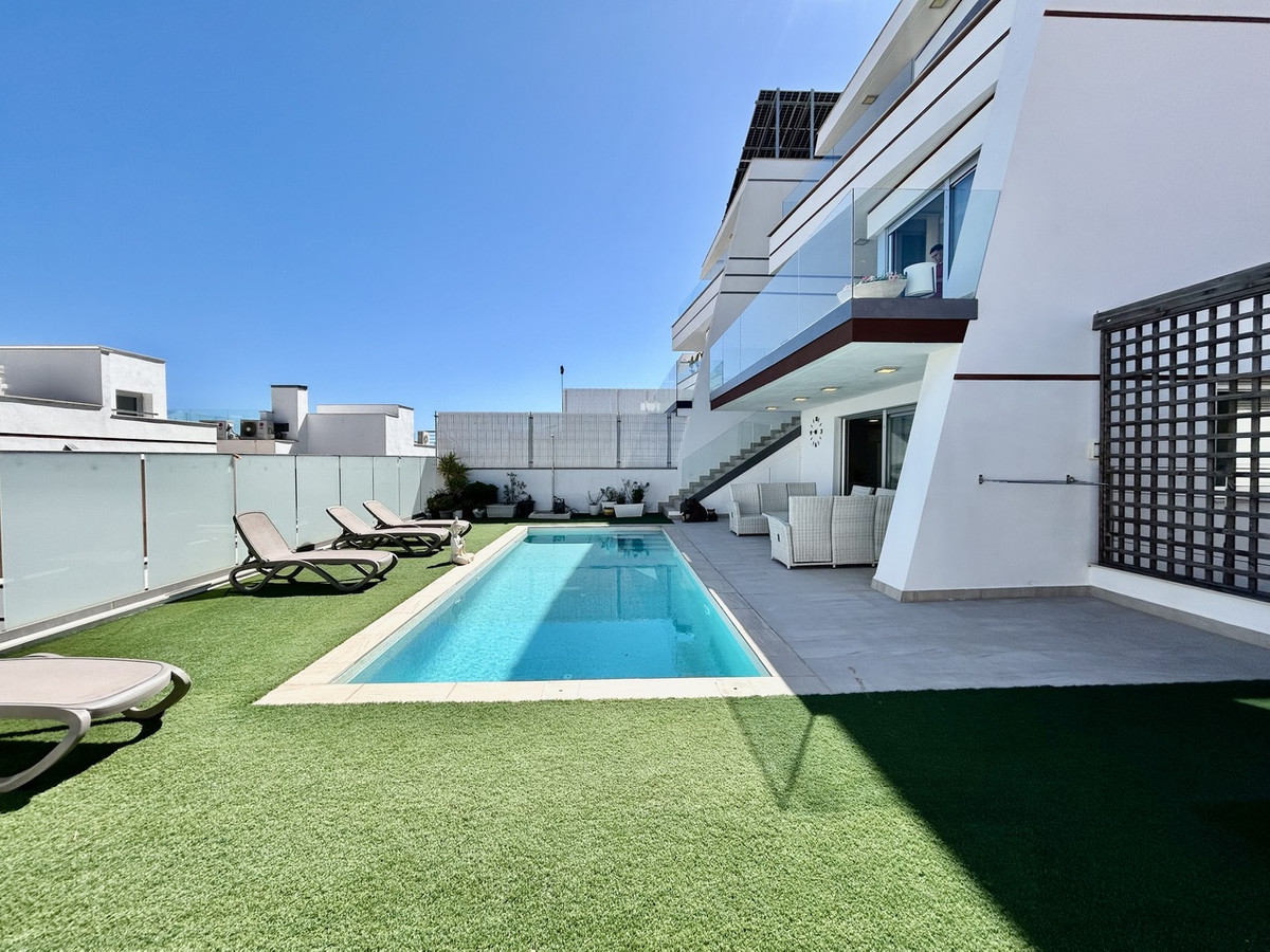 For sale - 3 Bedroom 4 Bathroom House - Detached Villa in Orihuela - Villamartin  - Alicante