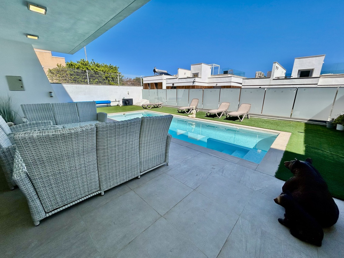 For sale - 3 Bedroom 4 Bathroom House - Detached Villa in Orihuela - Villamartin  - Alicante