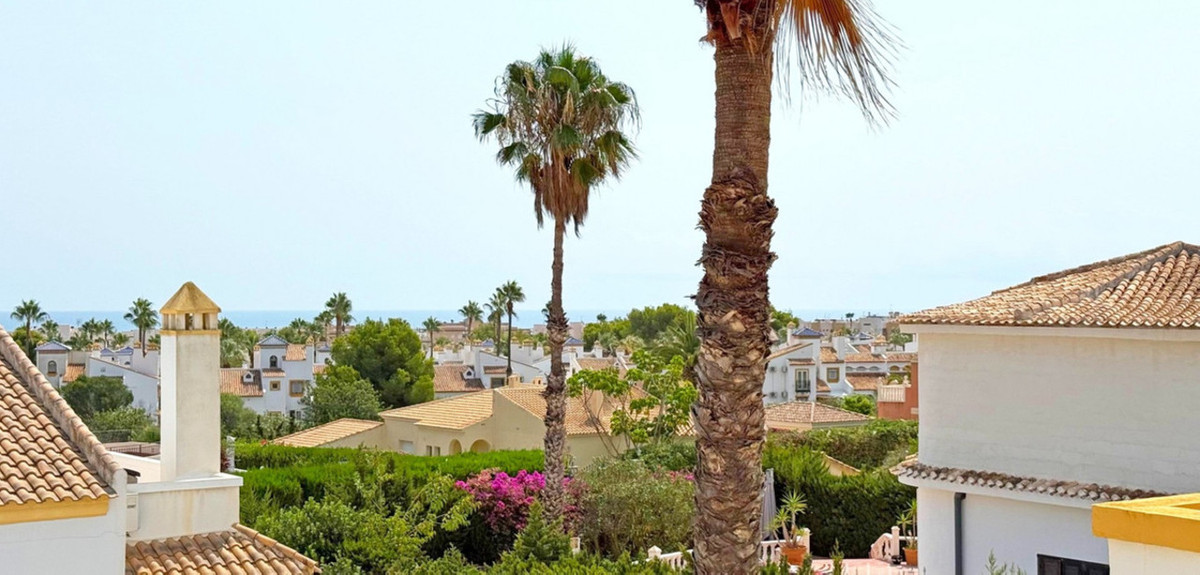 For sale - 2 Bedroom 3 Bathroom House - Detached Villa in Orihuela - Villamartin  - Alicante