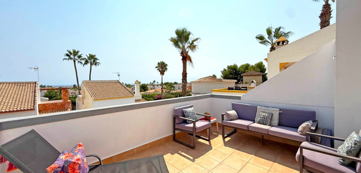 For sale - 2 Bedroom 3 Bathroom House - Detached Villa in Orihuela - Villamartin  - Alicante