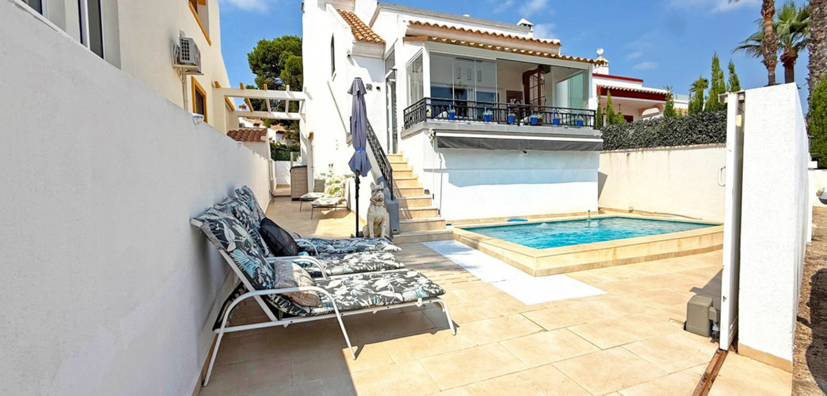 For sale - 2 Bedroom 3 Bathroom House - Detached Villa in Orihuela - Villamartin  - Alicante