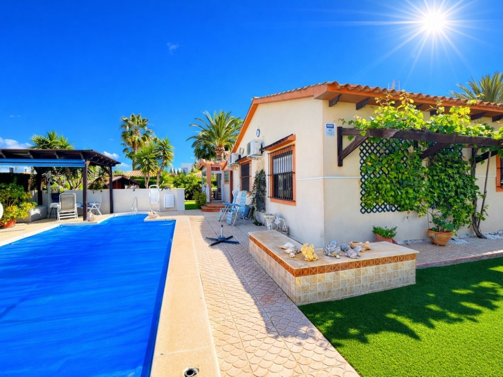 3 Bedroom 2 Bathroom House - Detached Villa in Orihuela