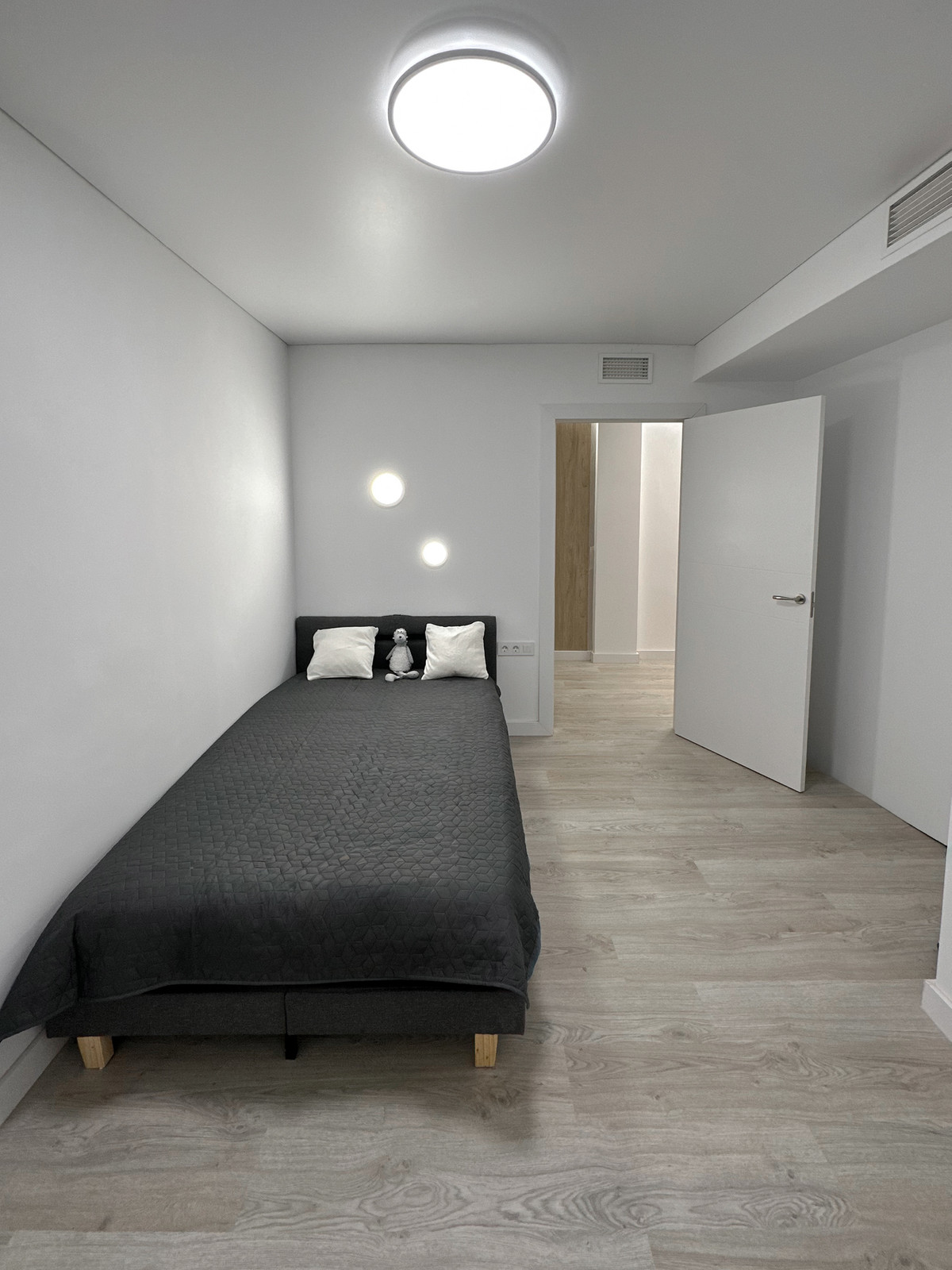 For sale - 2 Bedroom 2 Bathroom Apartment - Middle Floor Apartment in Torrevieja - Torrevieja Centro  - Alicante