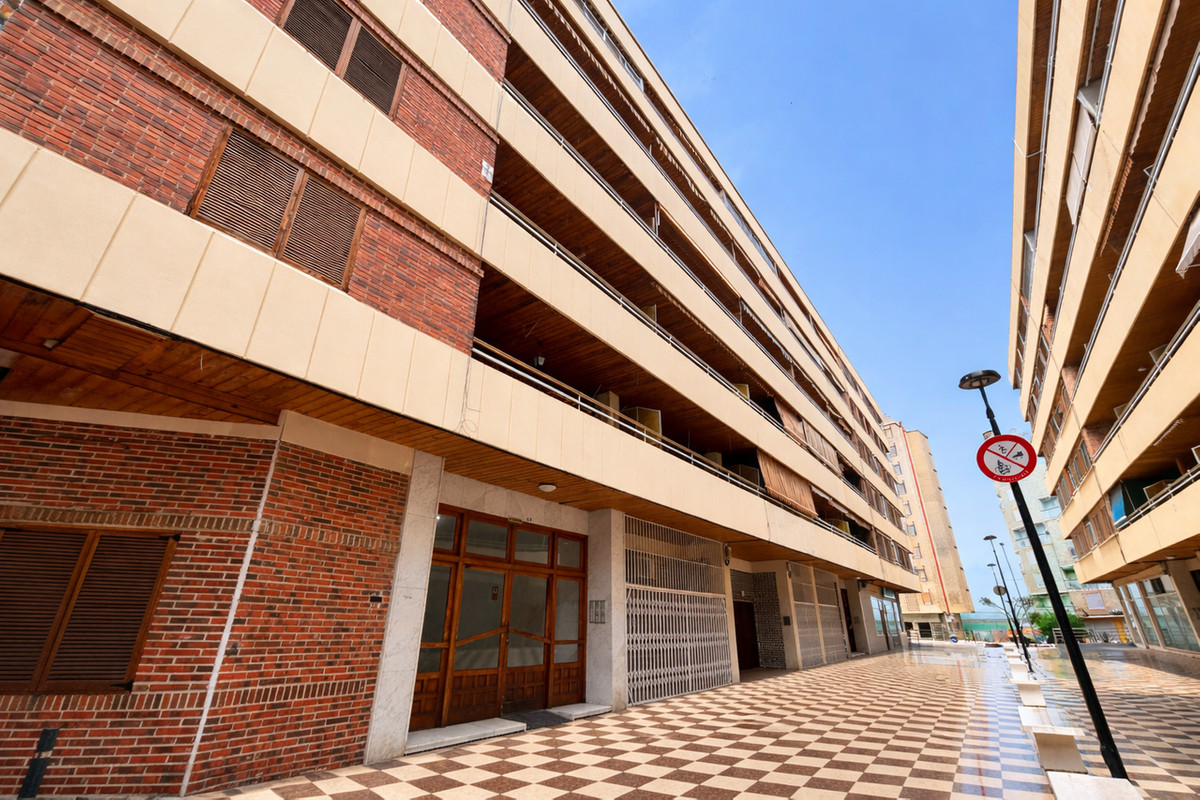 For sale - 2 Bedroom 2 Bathroom Apartment - Middle Floor Apartment in Torrevieja - Torrevieja Centro  - Alicante