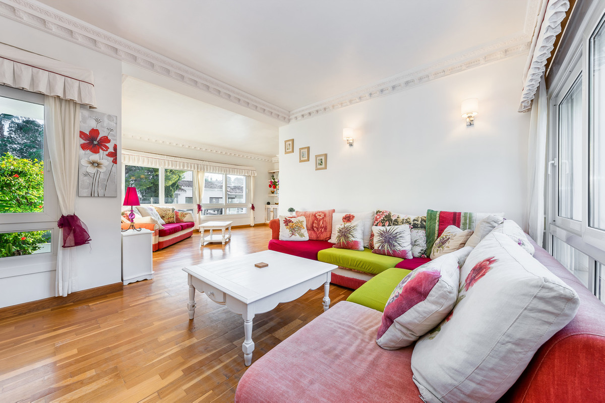 For sale - 7 Bedroom 4 Bathroom House - Detached Villa in Orihuela - Dehesa de Campoamor  - Alicante