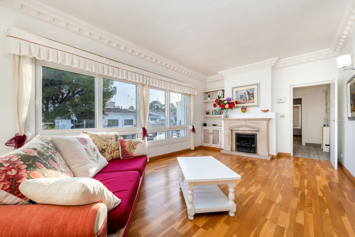For sale - 7 Bedroom 4 Bathroom House - Detached Villa in Orihuela - Dehesa de Campoamor  - Alicante