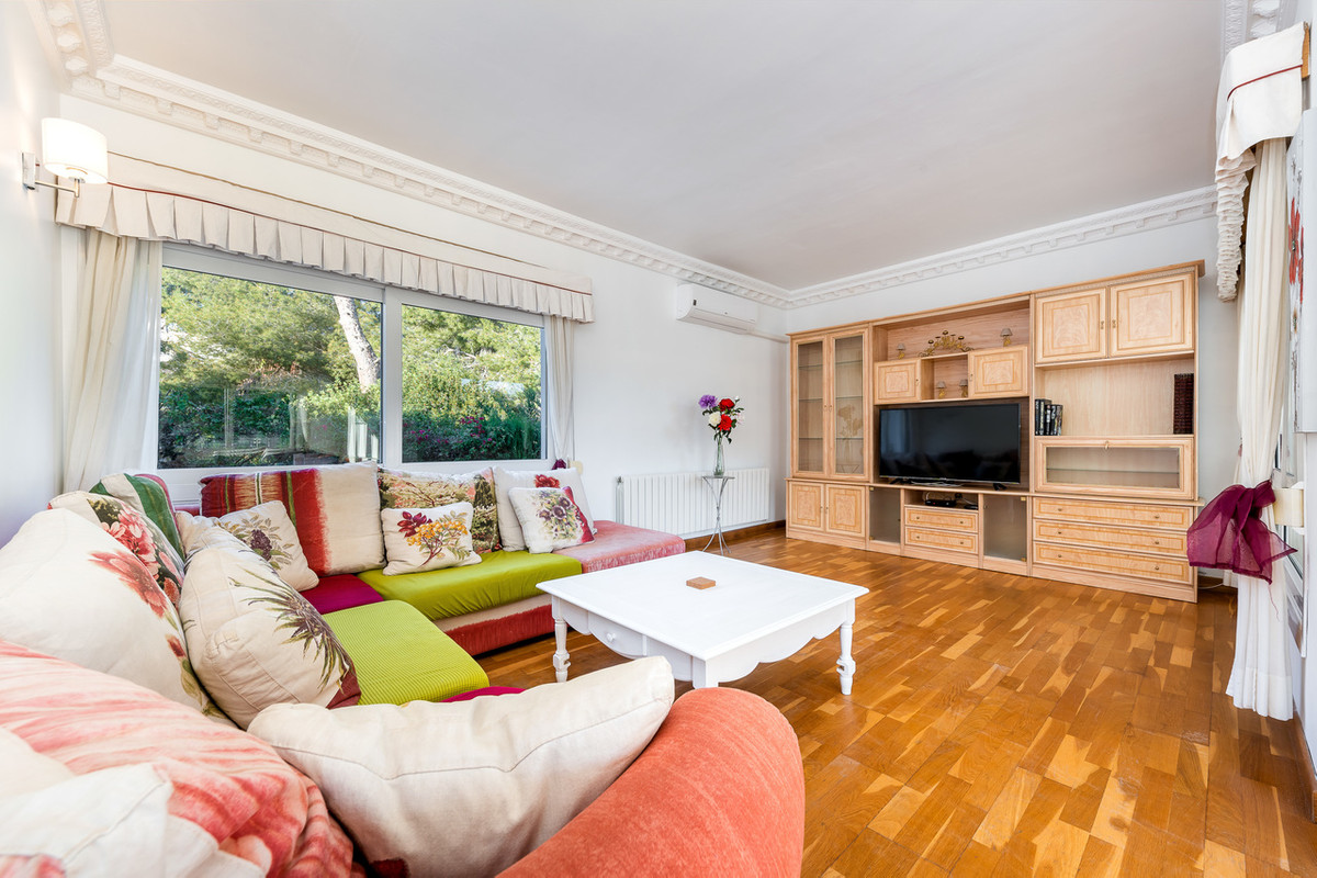 For sale - 7 Bedroom 4 Bathroom House - Detached Villa in Orihuela - Dehesa de Campoamor  - Alicante