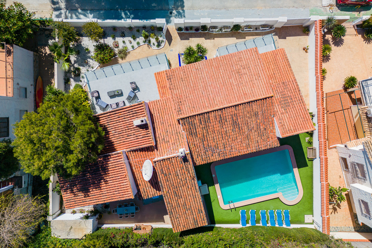 For sale - 7 Bedroom 4 Bathroom House - Detached Villa in Orihuela - Dehesa de Campoamor  - Alicante