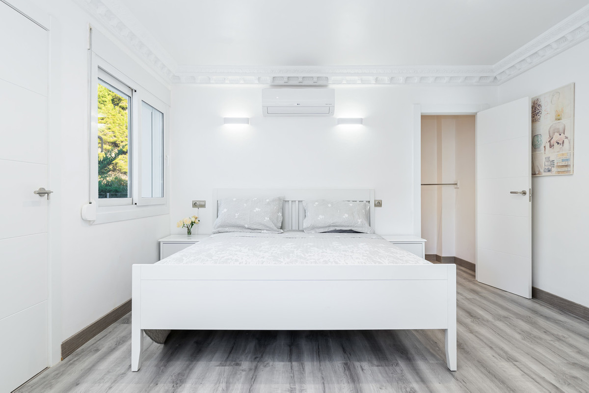 For sale - 7 Bedroom 4 Bathroom House - Detached Villa in Orihuela - Dehesa de Campoamor  - Alicante