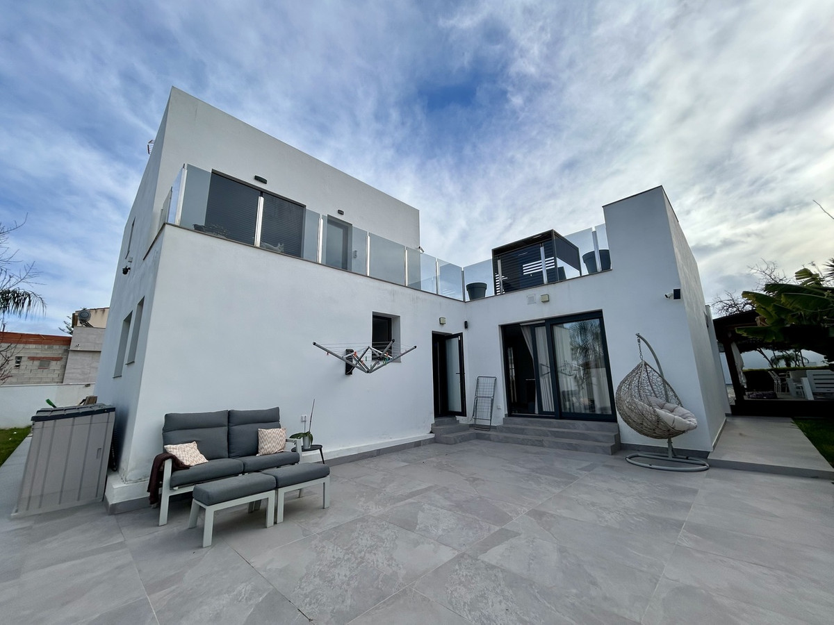 For sale - 3 Bedroom 4 Bathroom House - Detached Villa in Orihuela - Los Balcones  - Alicante