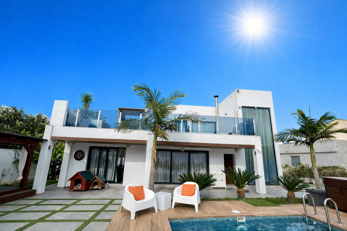 For sale - 3 Bedroom 4 Bathroom House - Detached Villa in Orihuela - Los Balcones  - Alicante