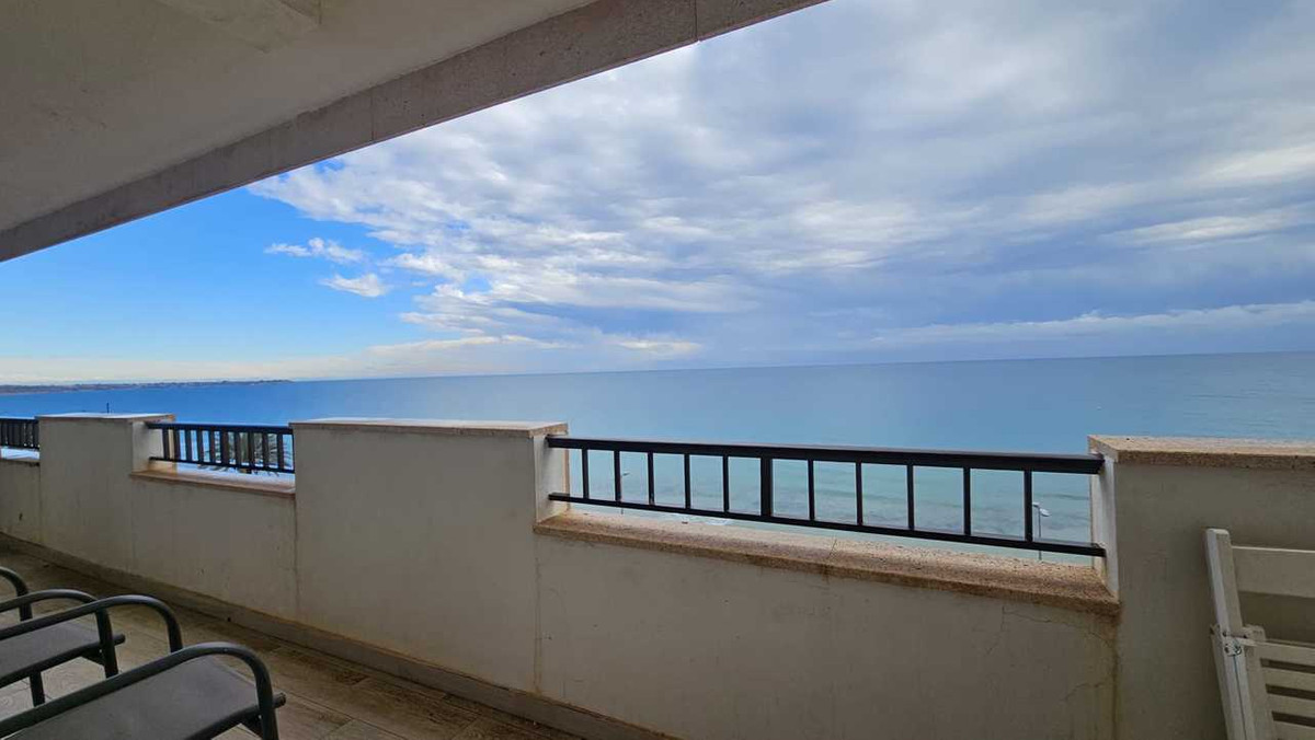 For sale - 3 Bedroom 2 Bathroom Apartment - Middle Floor Apartment in Orihuela - Mil Palmeras  - Alicante