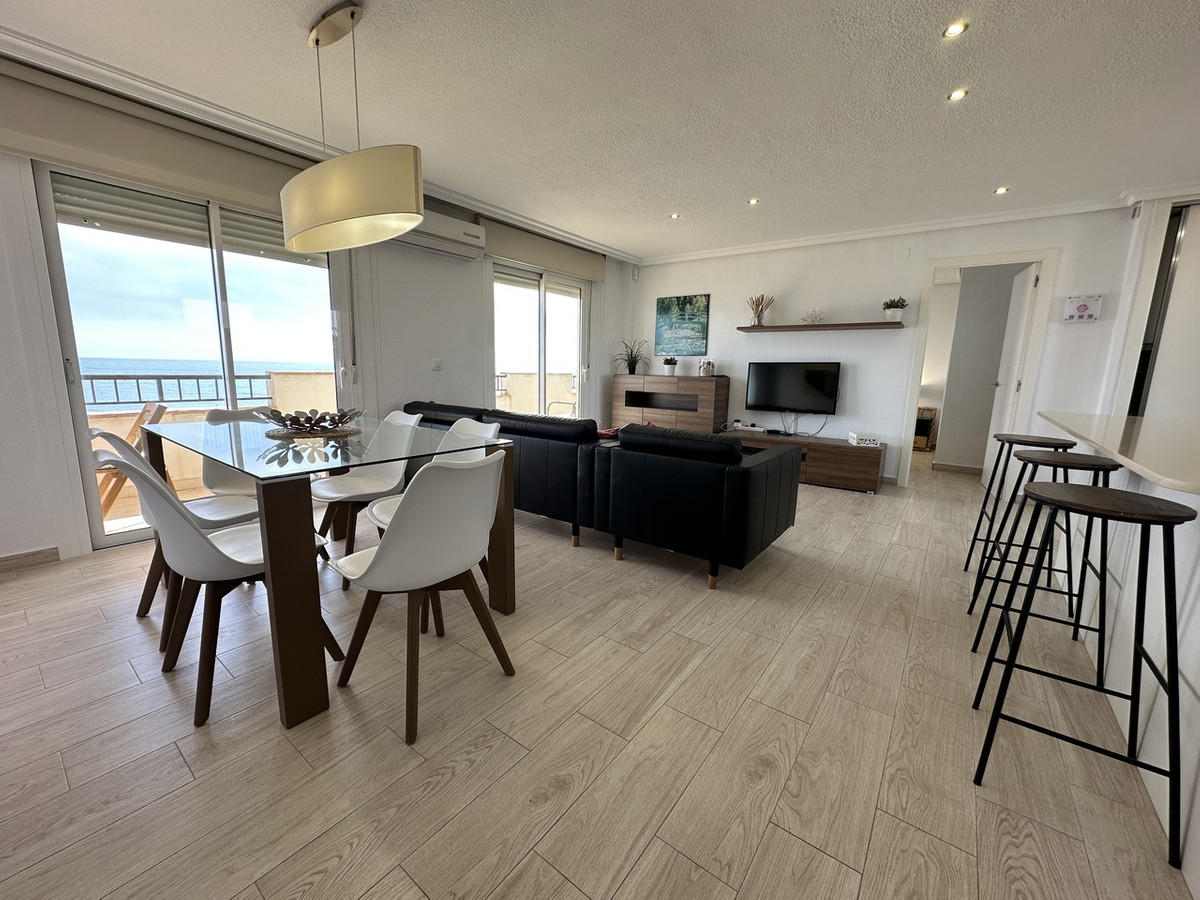For sale - 3 Bedroom 2 Bathroom Apartment - Middle Floor Apartment in Orihuela - Mil Palmeras  - Alicante