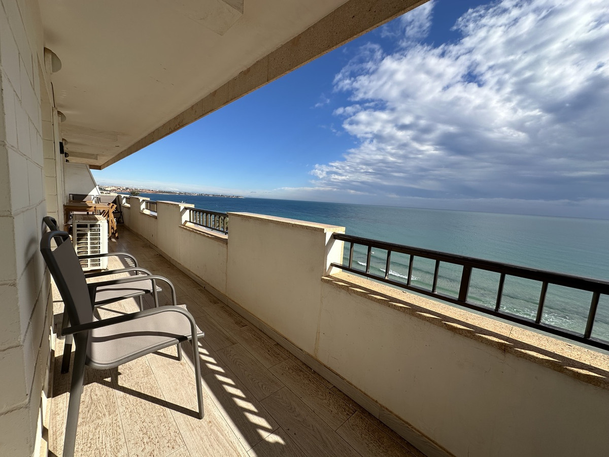 For sale - 3 Bedroom 2 Bathroom Apartment - Middle Floor Apartment in Orihuela - Mil Palmeras  - Alicante