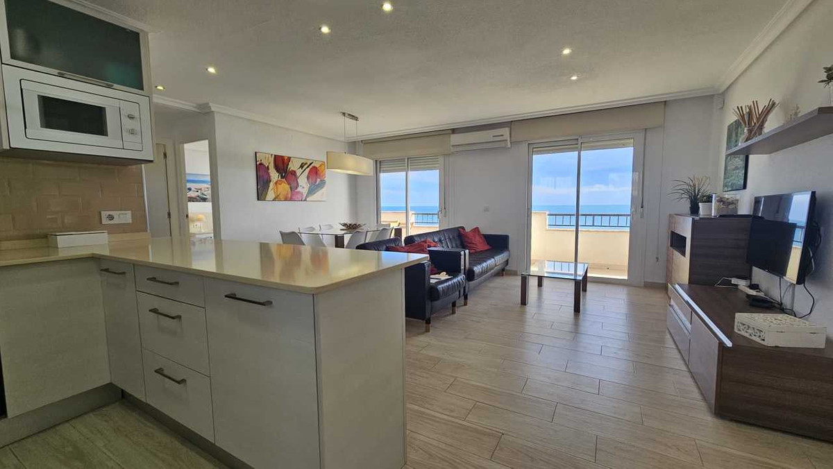 For sale - 3 Bedroom 2 Bathroom Apartment - Middle Floor Apartment in Orihuela - Mil Palmeras  - Alicante