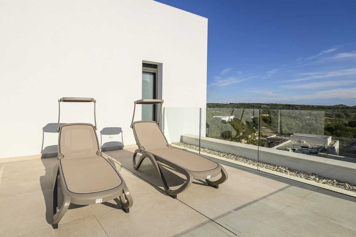 For sale - 3 Bedroom 3 Bathroom House - Detached Villa in Orihuela - Las Colinas Golf  - Alicante