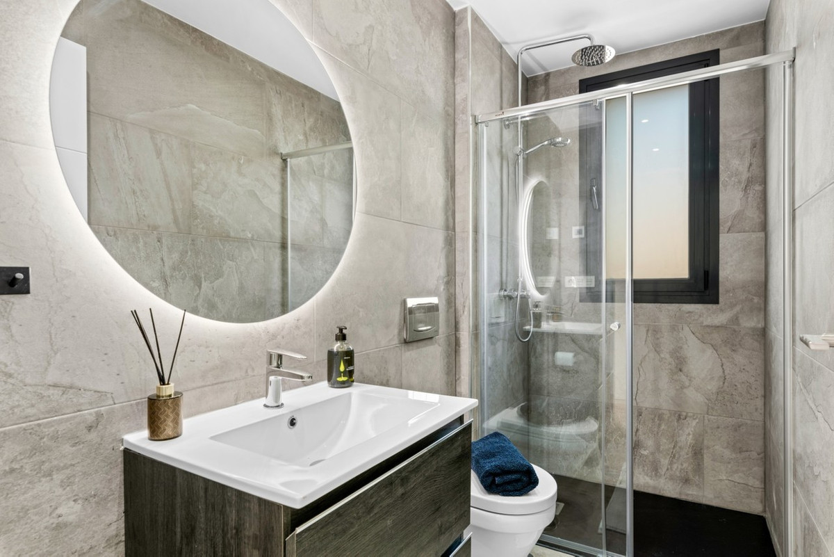 For sale - 5 Bedroom 4 Bathroom House - Detached Villa in Orihuela - Cabo Roig  - Alicante