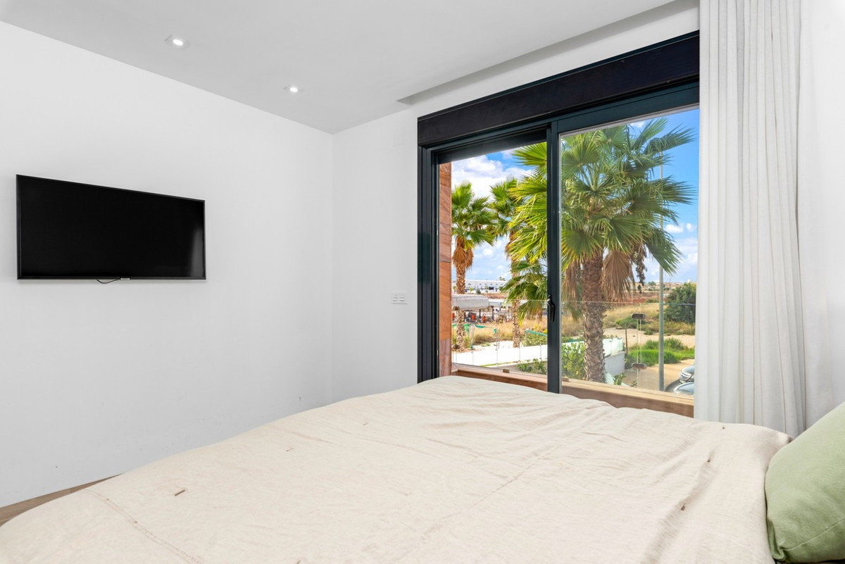 For sale - 5 Bedroom 4 Bathroom House - Detached Villa in Orihuela - Cabo Roig  - Alicante