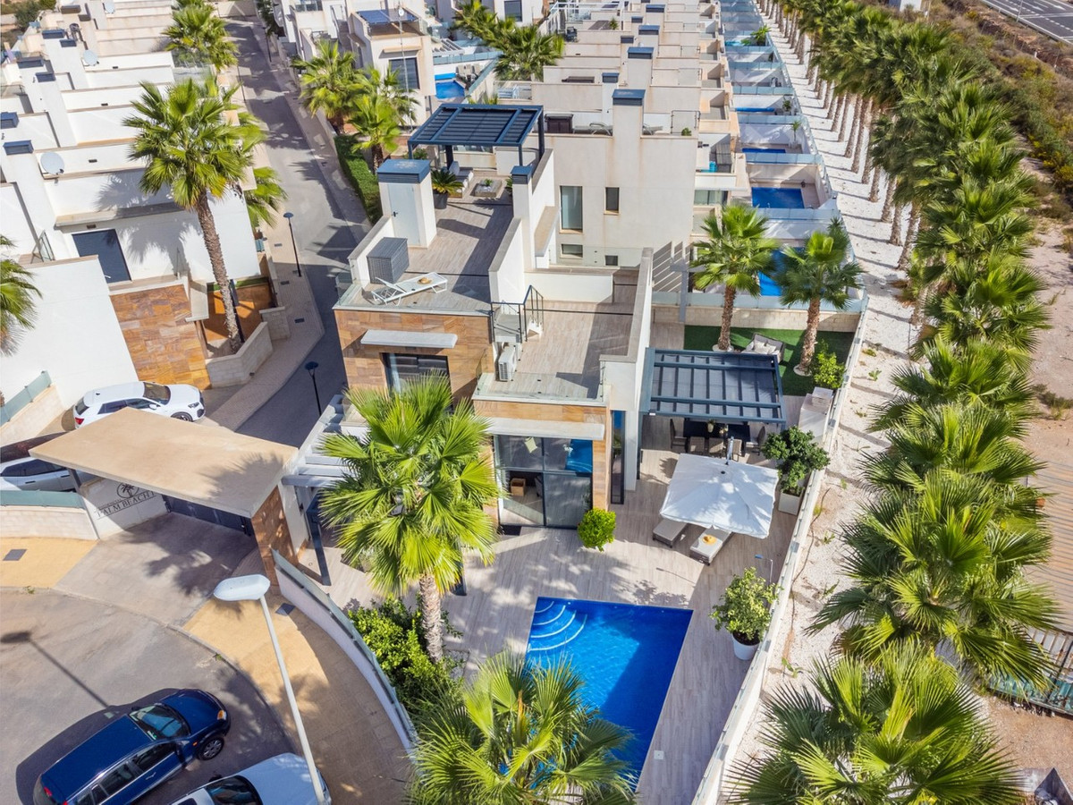 For sale - 5 Bedroom 4 Bathroom House - Detached Villa in Orihuela - Cabo Roig  - Alicante