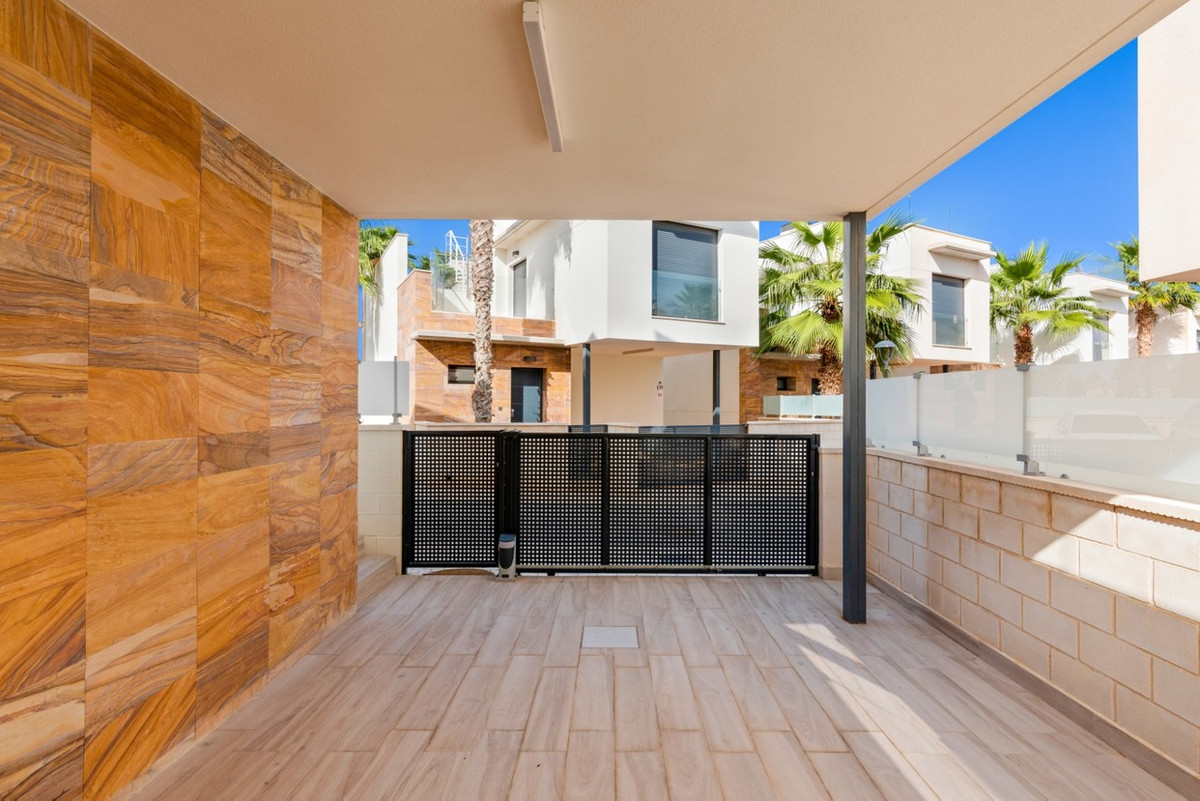 For sale - 5 Bedroom 4 Bathroom House - Detached Villa in Orihuela - Cabo Roig  - Alicante