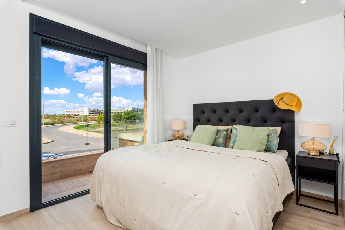 For sale - 5 Bedroom 4 Bathroom House - Detached Villa in Orihuela - Cabo Roig  - Alicante