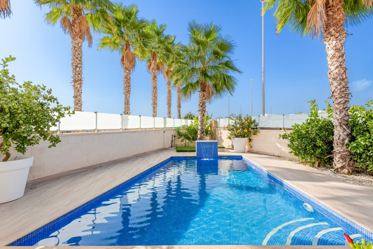 For sale - 5 Bedroom 4 Bathroom House - Detached Villa in Orihuela - Cabo Roig  - Alicante