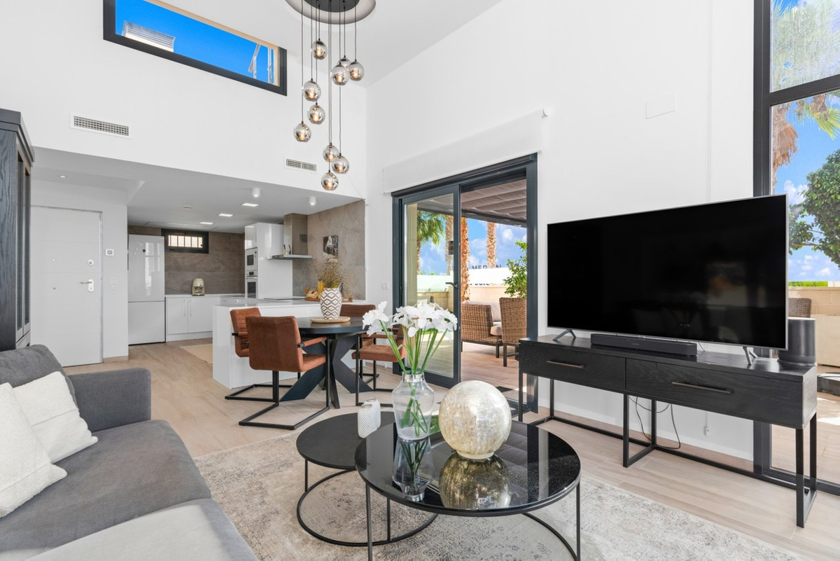 For sale - 5 Bedroom 4 Bathroom House - Detached Villa in Orihuela - Cabo Roig  - Alicante